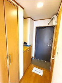 ブリスポート新屋敷の玄関写真