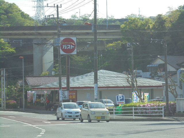 飲食店　ガスト衣笠インター店（から好し取扱店）（飲食店）まで1053m