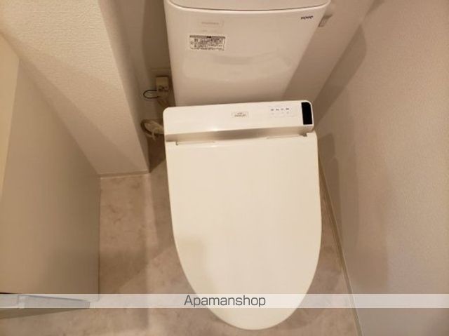ブルーライン 阪東橋駅 徒歩5分 11階建 築11年のトイレ写真