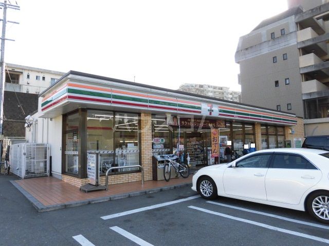 コンビニ　セブンイレブン 福岡平和５丁目店（コンビニ）まで218m