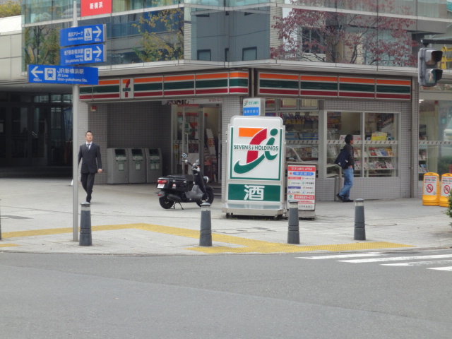 コンビニ　セブンイレブン野村不動産新横浜ビル店（コンビニ）まで74m