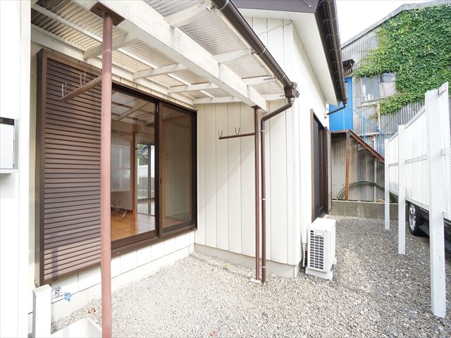 その他設備　屋根付物干場