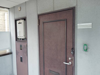 ＪＲ片町線 四条畷駅 徒歩5分 3階建 築32年の玄関写真