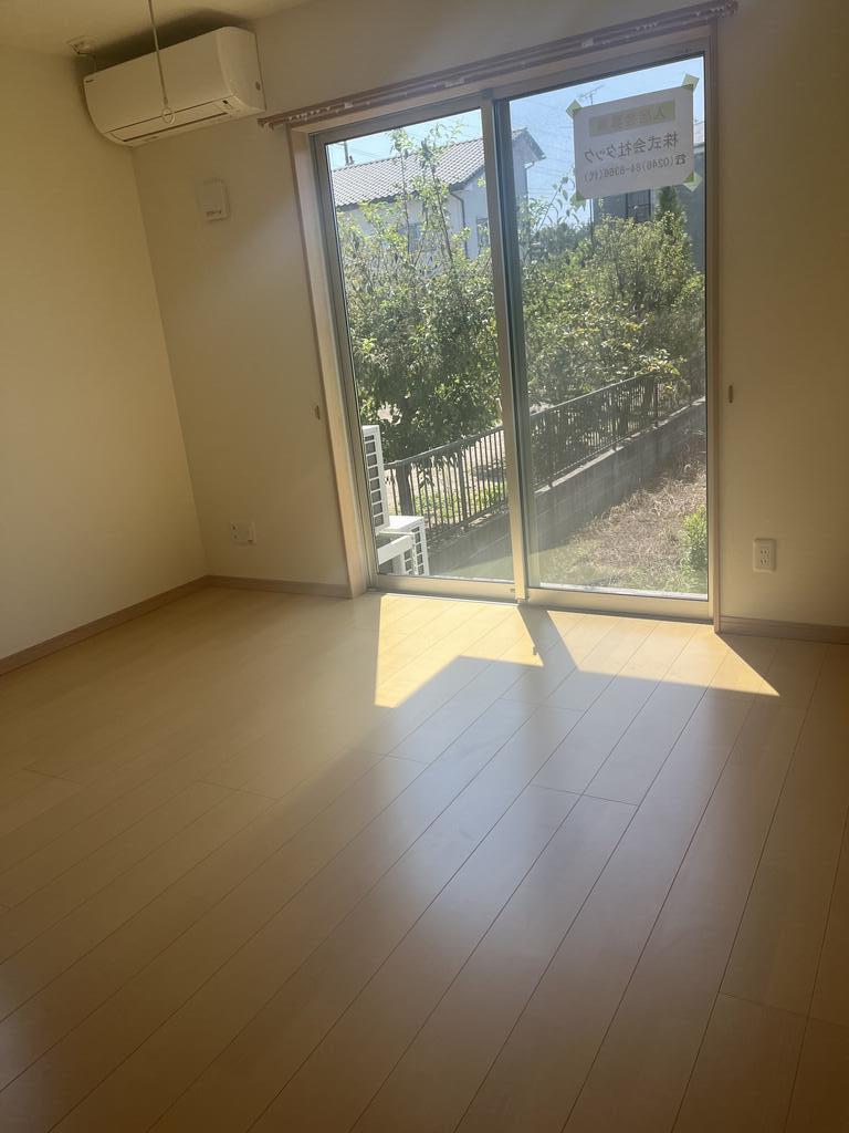 その他　写真の窓は角部屋のみとなります。