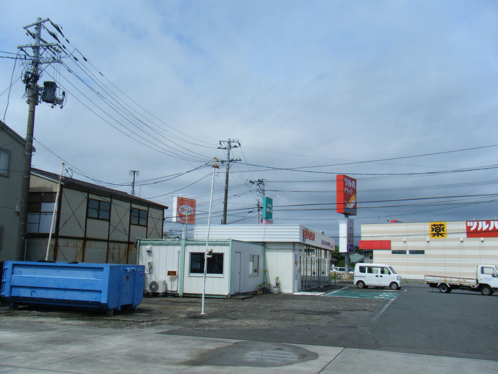 ドラックストア　ツルハドラッグいわき泉店（ドラッグストア）まで421m