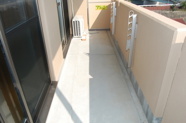 バルコニー　十分な広さのバルコニー