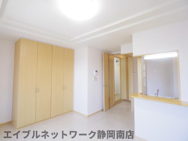その他設備　こちらの居間で趣味の時間をお楽しみください