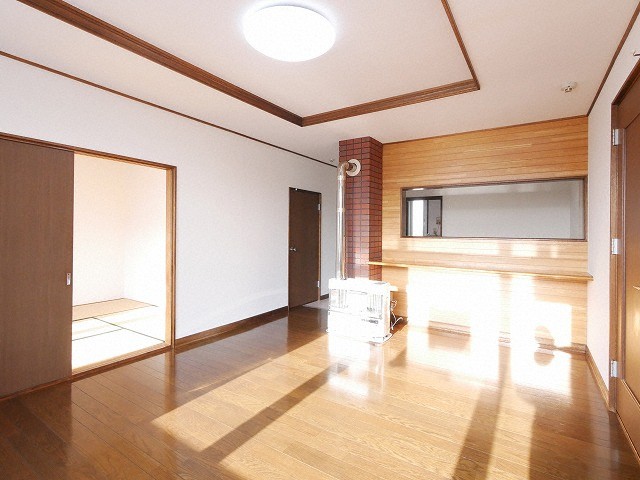 【札幌市北区新琴似十条のアパートの居室・リビング】