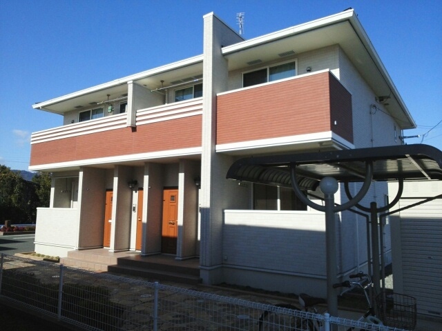 熊本市西区城山半田のアパートの建物外観