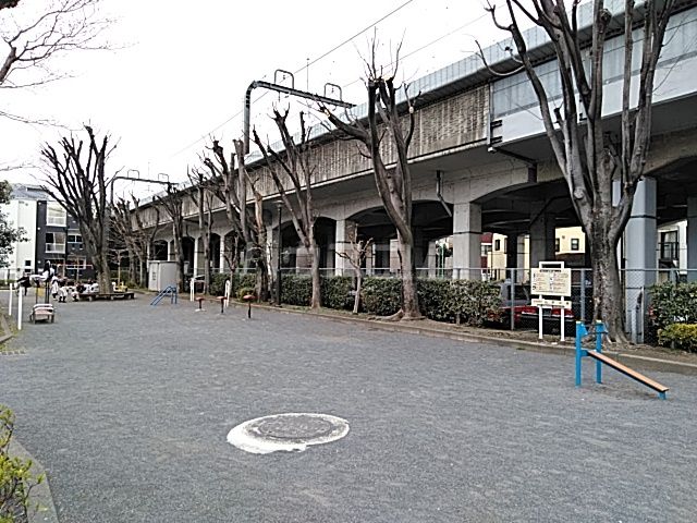 【世田谷区砧のマンションの公園】