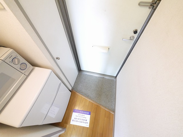 その他設備　明るい玄関です