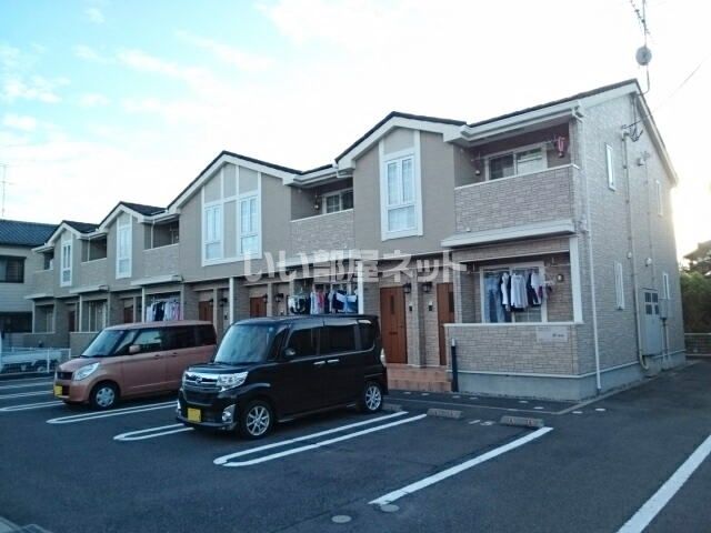 新潟市秋葉区柄目木のアパートの建物外観