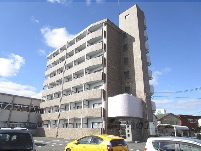 甲賀市水口町本綾野のマンションの建物外観