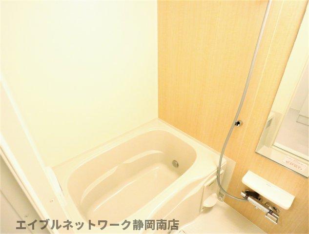 バス・シャワールーム　ゆったり過ごせるお風呂です