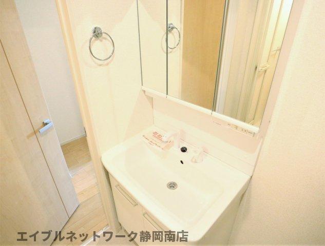 洗面設備　シャワー付き独立洗面台♪