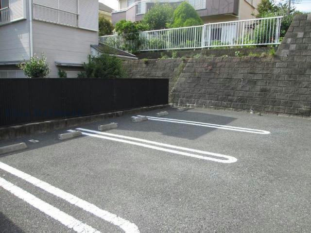 【クリスタルフジＡの駐車場】