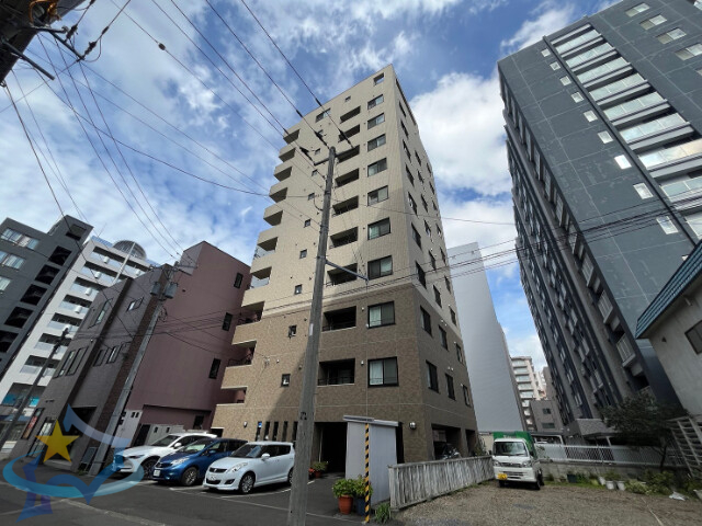 札幌市中央区北一条西のマンションの建物外観