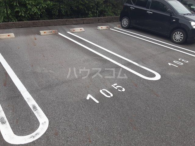 【オアシスIIの駐車場】