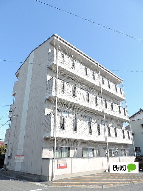 半田市亀崎高根町のマンションの建物外観