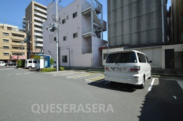 【グランルージュ城東の駐車場】