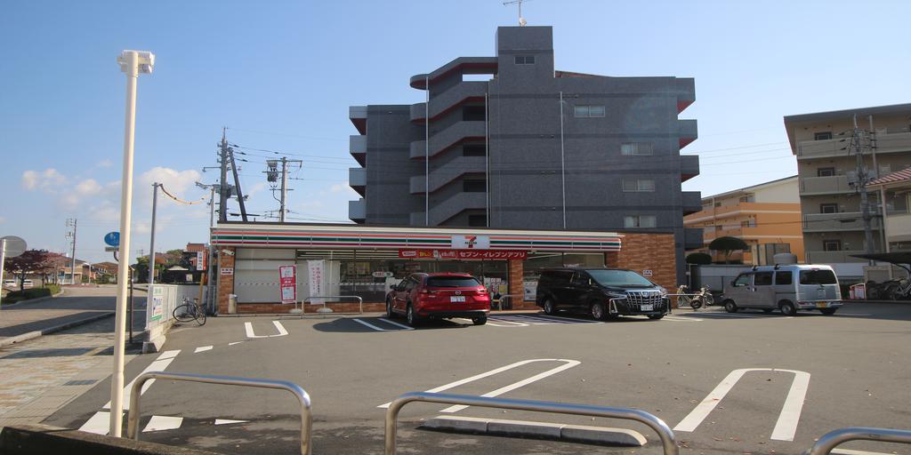 コンビニ　セブンイレブン東広島西条下見中央店（コンビニ）まで331m
