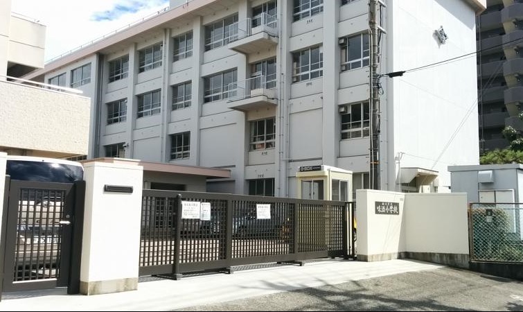 【衣山大東ビルの小学校】