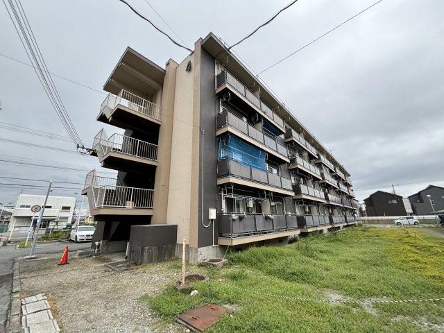 姫路市城東町毘沙門のマンションの建物外観