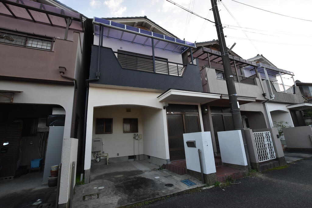 大和郡山市稗田町貸家の建物外観