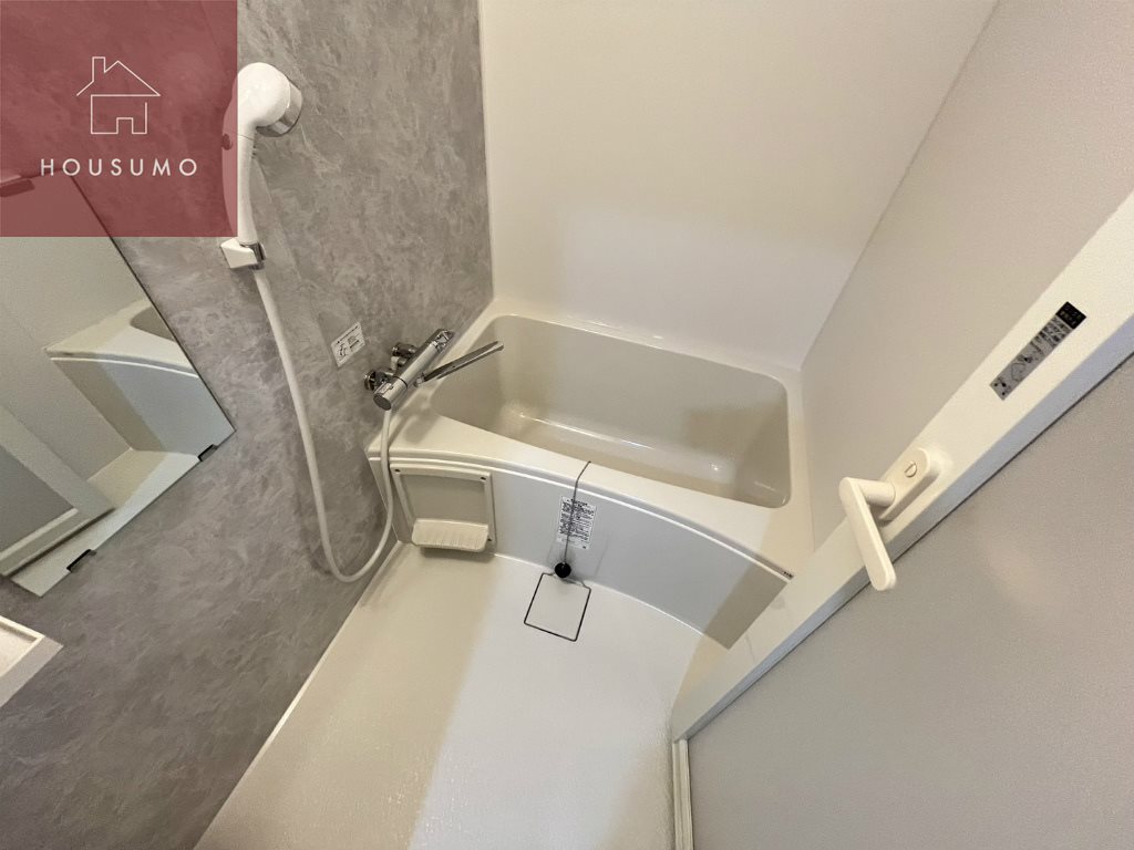 バス・シャワールーム　コンパクトで使いやすいお風呂です