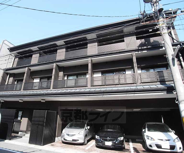 京都市下京区玉本町のマンションの建物外観