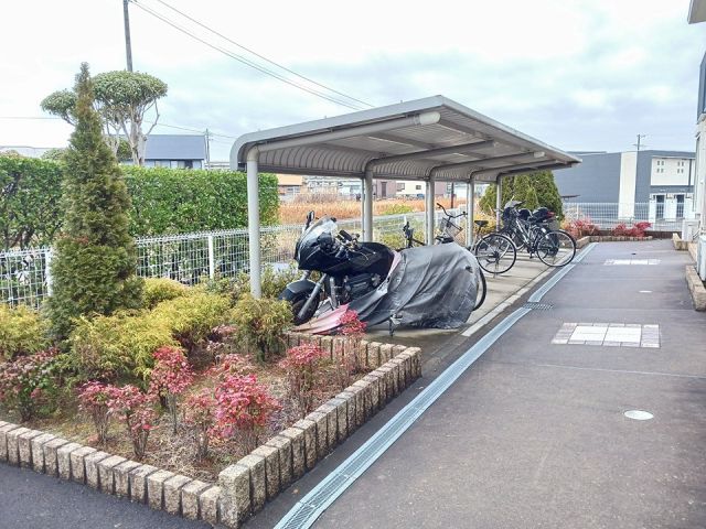 【伊賀市緑ケ丘本町のアパートの玄関】