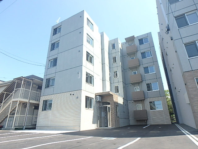 札幌市豊平区水車町のマンションの建物外観