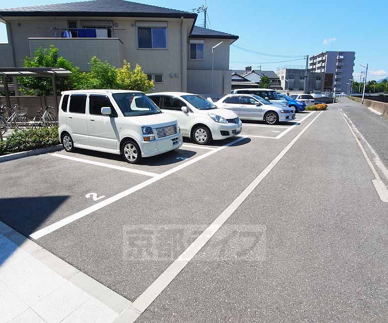 【ヘーベルメゾン洛南の駐車場】