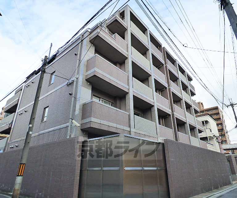 京都市上京区菊屋町のマンションの建物外観