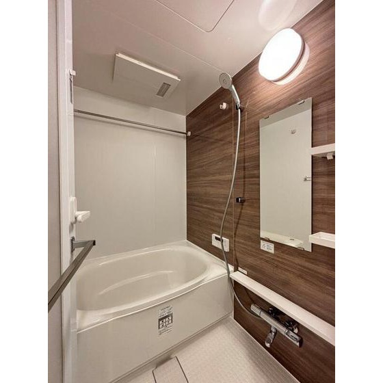 バス・シャワールーム　ゆとりある浴室