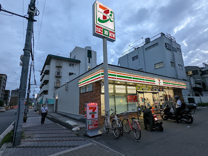 コンビニ　セブンイレブン 大阪長居西1丁目店（コンビニ）まで598m