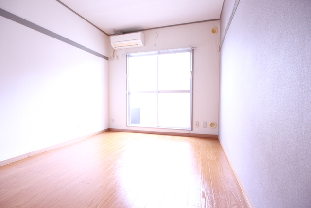 居室・リビング　★【洋室６帖】エアコン付きのお部屋★