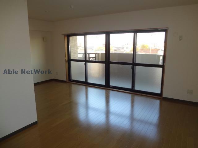 居室・リビング　同型モデル