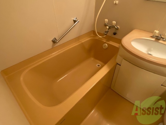 バス・シャワールーム　コチラで日々の疲れを癒し、リラックスしてください