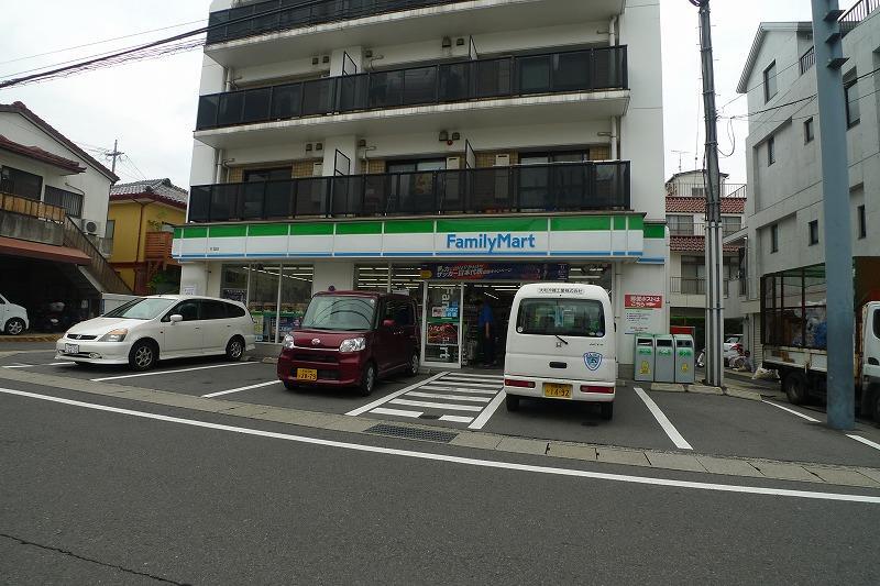 コンビニ　ファミリーマート片淵店（コンビニ）まで582m