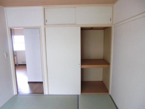 グランラフォーレ　収納　押入