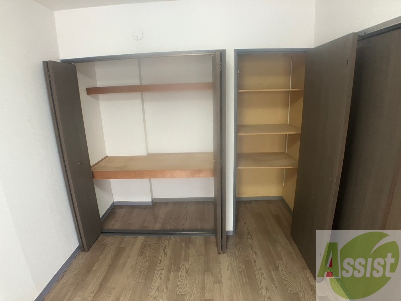 収納　寝室の収納です。部屋がすっきり片付きます。