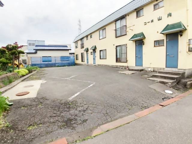 その他　駐車場１台無料です。