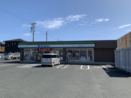 コンビニ　ファミリーマート 豊橋松井町店（コンビニ）まで653m