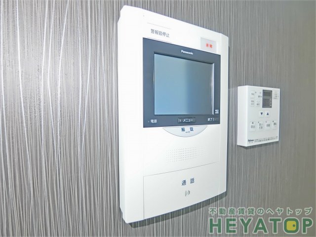 セキュリティ　モニター付きドアホンで安心確認（同仕様写真）