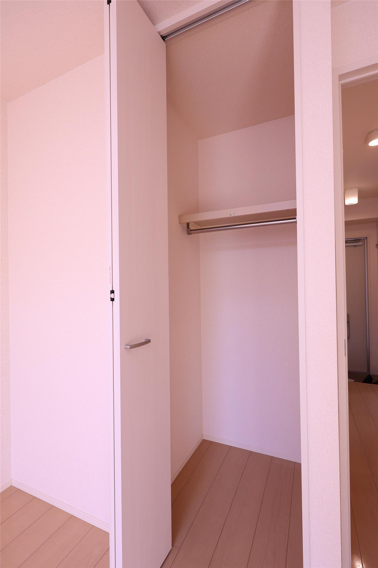 収納　写真は反転タイプです