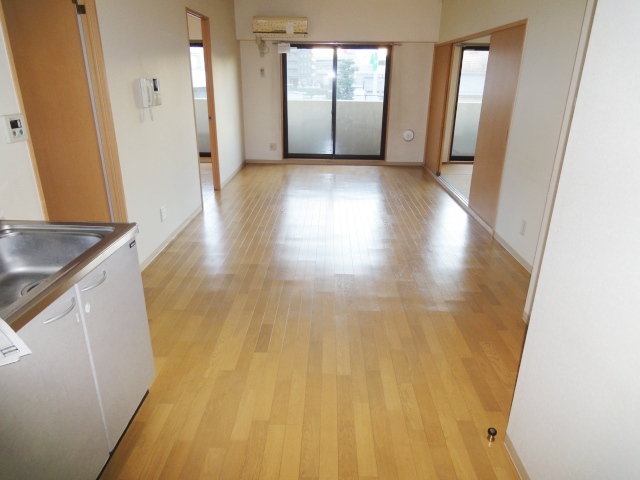 居室・リビング　同物件別号室