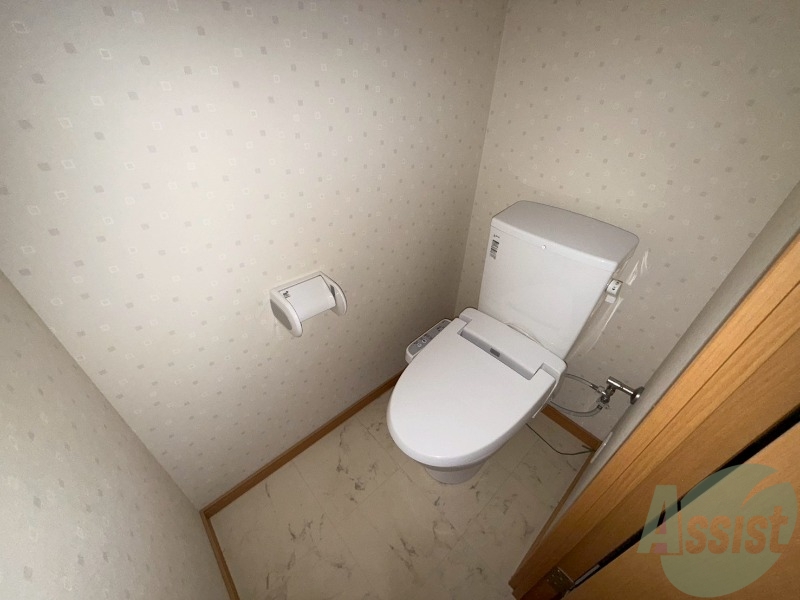 トイレ　こちらはトイレになります。ウォシュレット機能付です。