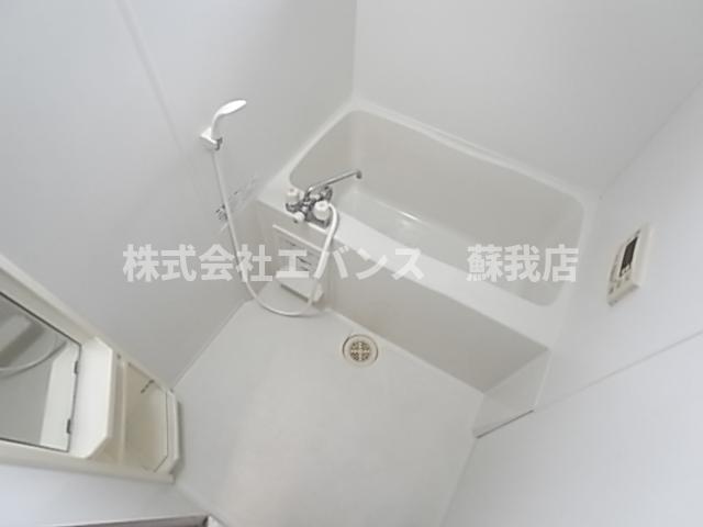 バス・シャワールーム　落ち着いた空間のお風呂です