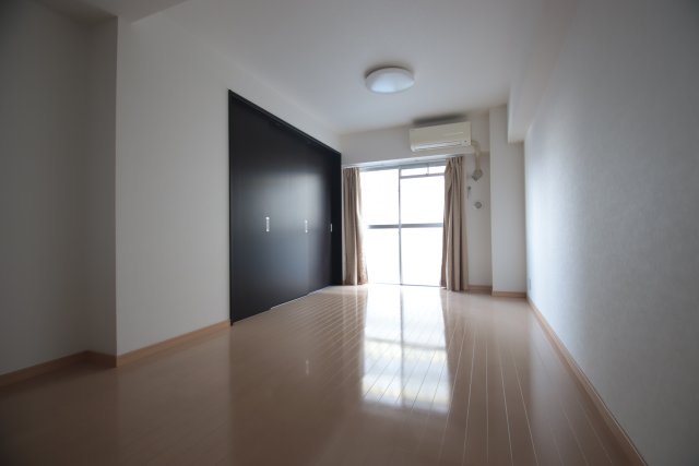 居室・リビング　※別号室のお写真のため現況優先